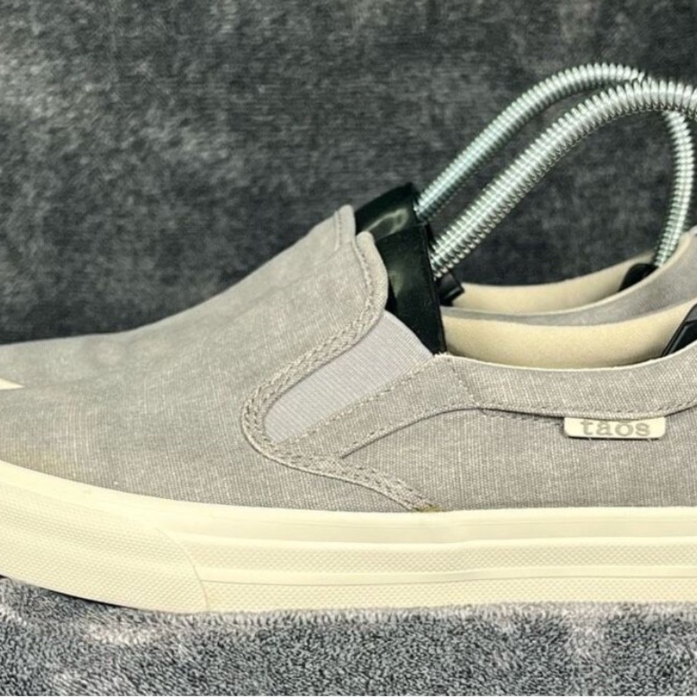 Taos Rubber Soul slip on size 7.5 gray